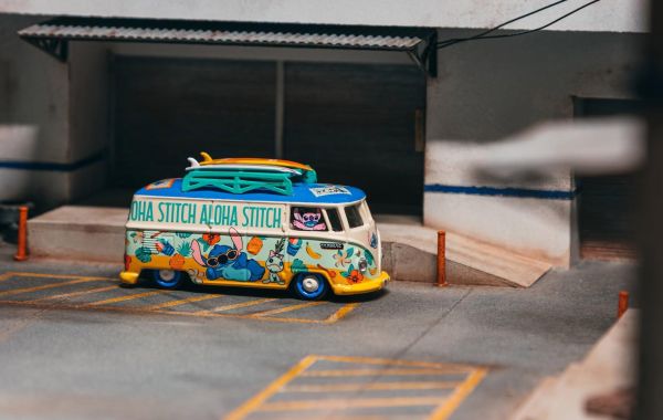 (預購) TARMAC WORKS × DISNEY 1/64 福斯 史迪奇塗裝 COLLAB64 Volkswagen Type II (T1) Panel Van Lilo & Stitch T64S-005-LS 20260826 TARMAC WORKS × DISNEY 1/64 福斯 史迪奇塗裝 COLLAB64 Volkswagen Type II (T1) Panel Van Lilo & Stitch T64S-005-LS