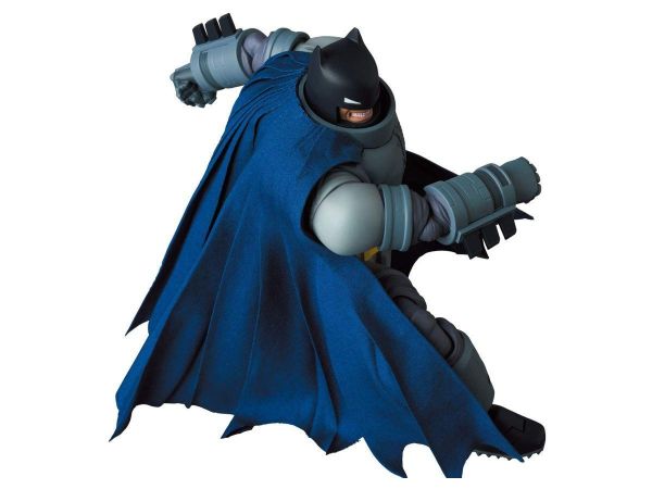 (預購) Medicom Toy MAFEX 裝甲蝙蝠俠 黑暗騎士歸來 20260907 Medicom Toy MAFEX 裝甲蝙蝠俠 黑暗騎士歸來