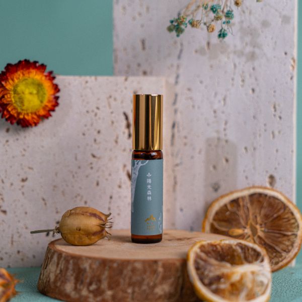 [Christmas Diffuser] Sunshine Forest Compound Essential Oil 10ml (dropping bottle) 檜山坊,木木自然,香氛,台灣,檜木精油, 佛手柑,檜木,陽光,山,森林,義大利,森林,溫暖,力量,男,車,擴香,中秋,端午,企業採購,客製化,禮盒,畢業,送禮,青春,花園,禮物