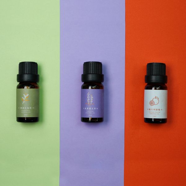 【精油兩入組】燙金精緻精油禮盒(可自行搭配香氛) 檜山坊,木木自然,香氛,台灣,精油, 佛手柑,檜木,義大利,森林,溫暖,力量,果香,花香,複方精油,自然,天然,植萃,男,擴香,木質,中秋,端午,企業採購,客製化,禮盒,畢業,送禮,中秋,中秋禮盒,中秋送禮,伴手禮,花園