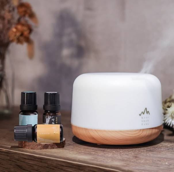 [Winter healing and diffuser group] Ultrasonic fragrance water oxygen machine + essential oil 10ml (optional style) 香氛, 擴香, 水氧機, 檜木, 檜山坊,木木自然,台灣,精油,複方精油,天然,植萃,極簡,設計,佛手柑,花梨木,甜橙,中秋,端午,企業採購,客製化,禮盒,畢業,送禮