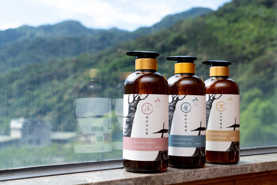 Taiwan Hinoki Fragrance Bath Series－600mL 天然精油,精油療效,檜木功效,精油品牌推薦,檜木香氛,檜木精油,檜木沐浴乳,檜山坊,木木自然,檜木,精油, 沐浴乳,保濕,舒眠,敏感肌膚,保養,沐浴,森林,天然,植萃,療癒,旅遊,放鬆,中秋,端午,企業採購,禮盒,送禮,天然沐浴乳,芬多精,森林浴