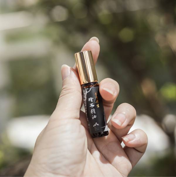 Pure Taiwan Hinoki Essential Oil 5ml 檜山坊,木木自然,香氛,台灣原生檜木精油,檜木,薰香,按摩,淨化空氣,舒壓,SGS