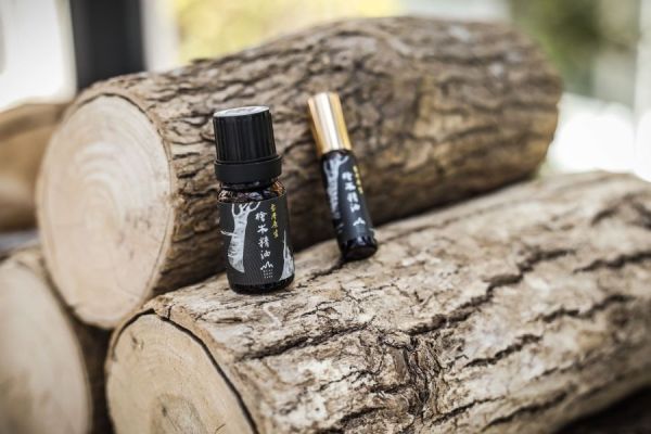 【1111限量優惠，再贈好禮三選一】台灣原生檜木精油10ml四入 (滴瓶)+5ml滾珠瓶 檜山坊,木木自然,芳香療法,香氛,檜木精油,檜木,芬多精,舒壓,薰香,按摩,淨化空氣,助眠,米提飯店,圓山飯店,環保,再生,永續