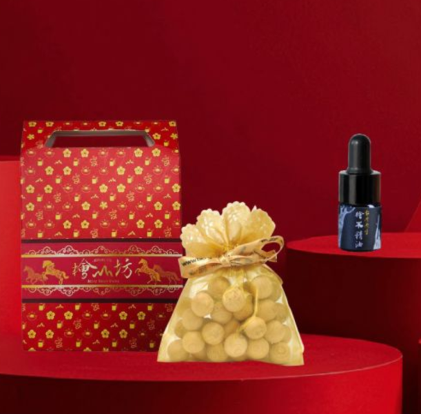 【馬躍新程精緻禮袋】開運檜木擴香組 (檜木球+2ml檜木精油滴管瓶) 馬年禮物,過年送禮,開運小物,招財小物,蛇年禮物,新春禮物,檜木精油功效,擴香,旅行組,檜木精油,檜山坊,淨化空間,扁柏,檜木球