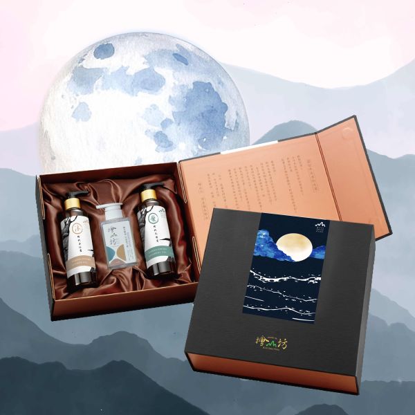 中秋月圓款推出【榮獲金賞】禮浴護手尊爵黑禮盒 (沐浴露250ml+洗髮露250ml+洗手露330ml) 龍年禮盒,人氣禮盒,新年禮盒推薦,企業送禮推薦,ESG,天然精油,精油療效,檜木功效,精油品牌推薦,檜木香氛,檜木精油,檜木沐浴乳,檜木洗髮,檜木洗手,檜木,檜山坊,精油,禮物,中秋,端午,企業採購,客製化,禮盒,送禮,中秋,中秋禮盒,中秋送禮,伴手禮,天然沐浴乳,精油沐浴乳,家居用品