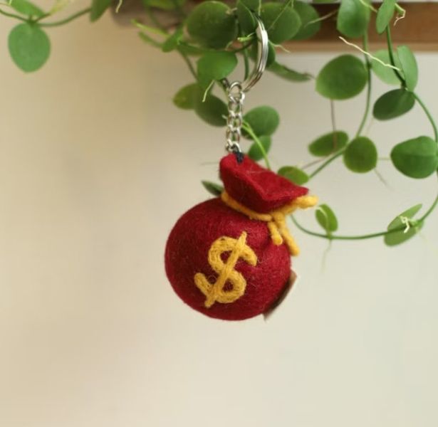 新年招財禮物【羊毛氈錢袋鑰匙圈】檜木精油香氛禮盒｜檜山坊 × 羊毛出在羊山上 聯名款 新年禮物,馬年禮物,財源滾滾,聖誕禮物,聖誕節禮物,聖誕交換禮物,聖誕香氛禮盒,香氛小物,柴犬香氛,擴香筆套,羊毛氈柴犬,檜山坊,羊毛出在羊山上,聯名香氛,檜木精油,辦公室療癒小物,居家香氛,讀書香氛,放鬆香氣,療癒禮盒,手作香氛,聖誕節送禮推薦,質感小禮物,可愛禮盒,療癒小物