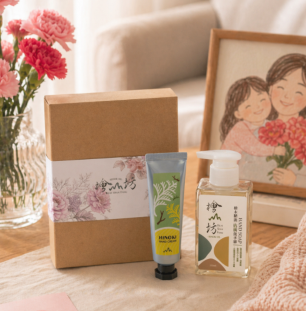 預購【新推出】檜木精油洗手露、護手霜禮盒(新推出高雅設計腰封) 母親節禮盒 洗手禮盒,企業採購,香氛禮盒,客製化禮盒,阿里山福森號,洗手,制菌,檜山坊,木木自然,香氛,台灣,檜木,精油,護手,保濕,植萃,乾洗手,孩童,防疫,病,禮物,天然,生活,健康,保養,中秋,端午,企業採購,客製化,禮盒,畢業,送禮