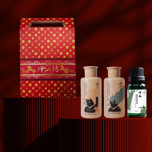 【馬躍新程精緻禮袋】新春檜木旅行組-檜木精油沐浴/洗髮/按摩油 馬年禮盒,過年禮盒,新春禮物,過年送禮,永續商品,人氣禮盒,新年禮盒推薦,企業送禮推薦,ESG,天然精油,精油療效,檜木功效,精油品牌推薦,檜木香氛,檜木精油,檜木沐浴乳,檜山坊,木木自然,聖誕禮物,交換禮物,保養品,沐浴用品,按摩油,獨家聖誕禮盒,按摩油,旅行,情人節,男 送禮,女 送禮,情人送禮,紀念日,新婚禮物,結婚 送禮 推薦,婚禮小物