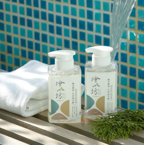 Taiwan Hinoki Antibacterial Hand Soap 端午禮盒,洗手禮盒,企業採購,香氛禮盒,客製化禮盒,阿里山福森號,洗手,制菌,檜山坊,木木自然,香氛,台灣,檜木,精油,護手,保濕,植萃,乾洗手,孩童,防疫,病,禮物,天然,生活,健康,保養,中秋,端午,企業採購,客製化,禮盒,畢業,送禮