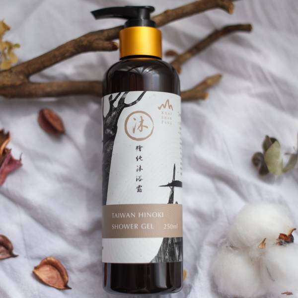 【現折280】國慶四日限定組合-屬於台灣的味道 (沐浴露250ml+洗手露330ml+檜木精油5ml) 國慶限定,國慶禮盒,歡慶國慶,台灣的味道,台灣伴手禮,企業送禮推薦,ESG,天然精油,精油療效,檜木功效,精油品牌推薦,檜木香氛,檜木精油,檜木沐浴乳,洗髮,檜山坊,木木自然,天然,護膚,保濕,保養,紓壓,助眠,中秋,端午,企業採購,客製化,禮盒,畢業,送禮,中秋,中秋禮盒,中秋送禮,伴手禮,春節,年節送禮,禮物推薦,森林浴