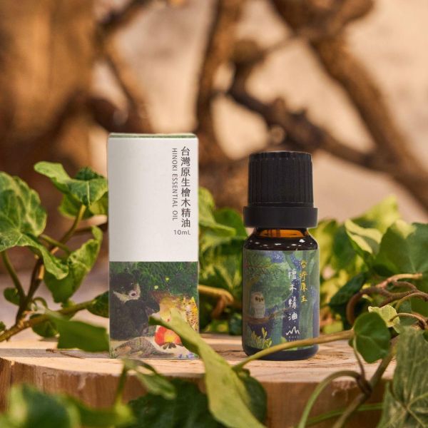 插畫家聯名款推出【熱銷TOP 1】台灣原生檜木精油10ml (滴瓶) 檜山坊,木木自然,芳香療法,香氛,檜木精油,檜木,芬多精,舒壓,薰香,按摩,淨化空氣,助眠,米提飯店,圓山飯店,環保,再生,永續