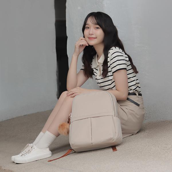 【14吋筆電】Bloom輕量筆電後背包｜初章杏棕 Bloom輕量筆電後背包, 後背托特包, 兩用後背包, 通勤包推薦, 可放筆電包款, 大容量後背包, LINGWEI 後背包, 上班族包包, 旅行後背包