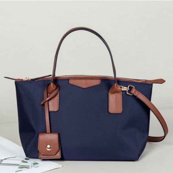 Lumé 霧光托特｜牛津布手提側背托特包 LINGWEI,霧光托特,牛津布托特包,手提側背兩用包,通勤包推薦,輕量女包,卡其色托特包