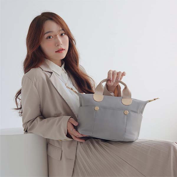 【熱銷款】防潑水尼龍│靜謐陽光托特包 防潑水托特包,雙肩帶背包,牛津布包款,輕巧設計,多層隔層,附寬肩帶,旅行背包,日常背包,便攜包,時尚款式,購物推薦,輕量包款,LINGWEI