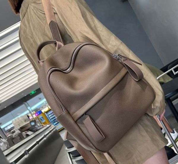 經典頭層牛皮後背包-IPAD款 LINGWEI,後背包,經典牛皮,IPAD款,頭層牛皮,便攜IPAD, 耐久舒適,時尚配件, 商務旅行,可放筆電,筆電後背包