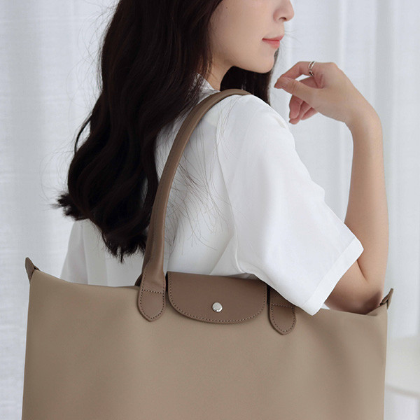 【13-14吋筆電】我的優雅日常-真皮尼龍筆電包 輕量筆電托特包,托特包,筆電包,牛津布,輕量托特包,臺灣品牌包包,包包,LINGWEI,台灣設計,lingwei,14吋筆電包,美型筆電托特包,我的優雅日常,真皮質感長柄筆電托特包