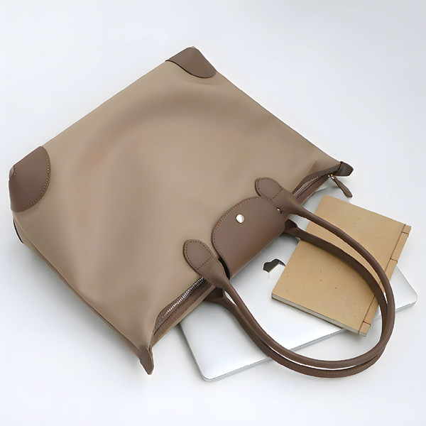 【13-14吋筆電】我的優雅日常-真皮尼龍筆電包 輕量筆電托特包,托特包,筆電包,牛津布,輕量托特包,臺灣品牌包包,包包,LINGWEI,台灣設計,lingwei,14吋筆電包,美型筆電托特包,我的優雅日常,真皮質感長柄筆電托特包