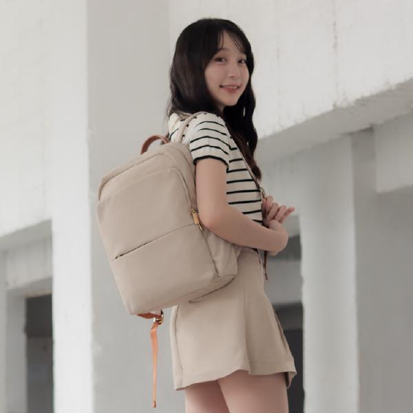【筆電系列】Signature 雙主袋極簡後背包｜初章杏棕 14吋筆電後背包, 後背托特包, 兩用後背包, 通勤包推薦, 可放筆電包款, 大容量後背包, LINGWEI 後背包, 上班族包包, 旅行後背包