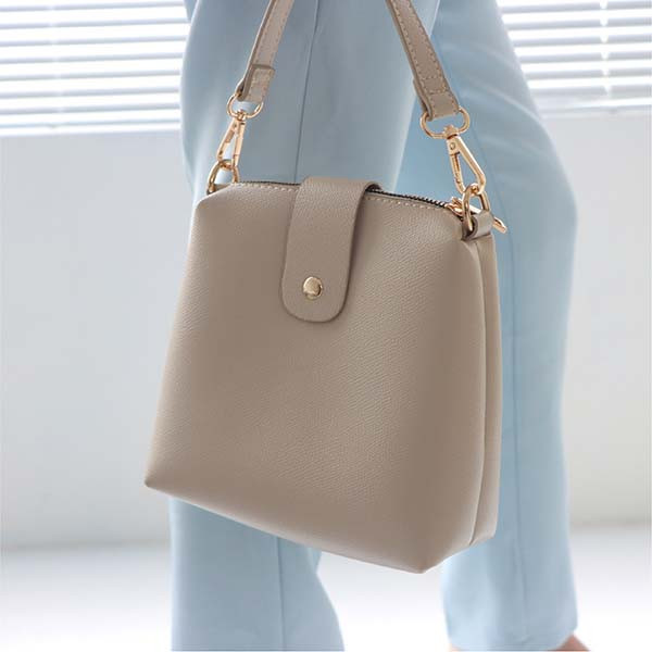 Lithe Bag's006-燕麥灰 隨身輕盈包,輕盈包,Lithe Bag,極致灰,大象灰,臺灣品牌包包,包包,LINGWEI,台灣設計,lingwei,隨身包
