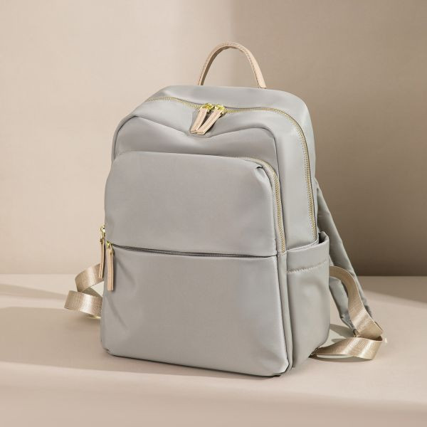 【可放A4】Signature 雙主袋極簡後背包｜乾淨霧灰 A4後背包, 雙主袋後背包, 極簡後背包, 通勤後背包, 上班族包包, 大容量後背包, LINGWEI 後背包, 文件包推薦, 都會後背包