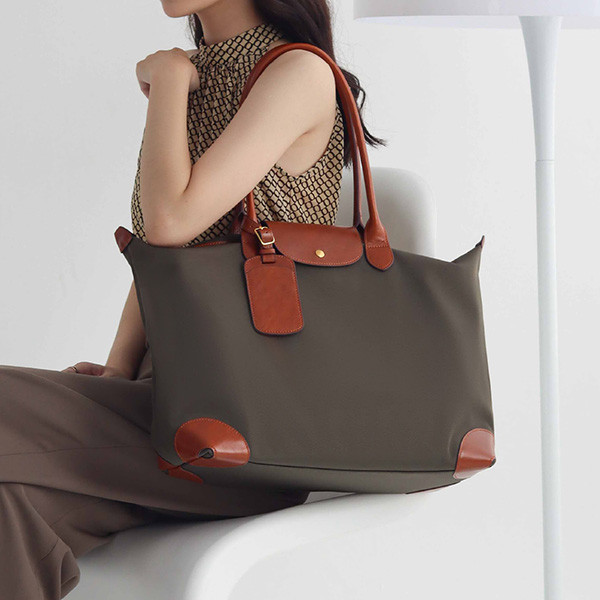 【13-14吋筆電】我的優雅日常-真皮尼龍筆電包 輕量筆電托特包,托特包,筆電包,牛津布,輕量托特包,臺灣品牌包包,包包,LINGWEI,台灣設計,lingwei,14吋筆電包,美型筆電托特包,我的優雅日常,真皮質感長柄筆電托特包