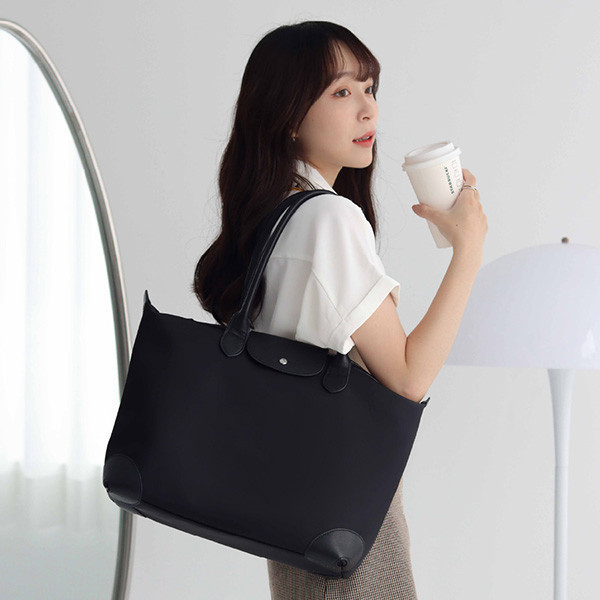 【13-14吋筆電】我的優雅日常-真皮尼龍筆電包 輕量筆電托特包,托特包,筆電包,牛津布,輕量托特包,臺灣品牌包包,包包,LINGWEI,台灣設計,lingwei,14吋筆電包,美型筆電托特包,我的優雅日常,真皮質感長柄筆電托特包