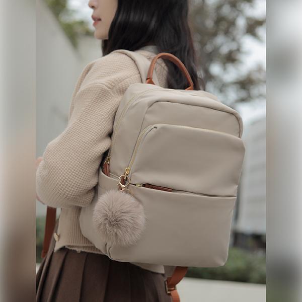 【可放A4】Signature 雙主袋極簡後背包｜初章杏棕 A4後背包, 雙主袋後背包, 極簡後背包, 通勤後背包, 上班族包包, 大容量後背包, LINGWEI 後背包, 文件包推薦, 都會後背包