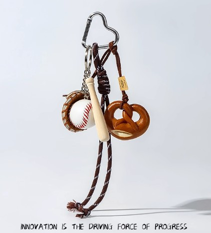 蝴蝶結麵包+棒球系列吊飾 蝴蝶結麵包吊飾,棒球吊飾,可愛吊飾,LINGWEI,小夥伴系列,麵包吊飾,運動吊飾,療癒小物,包包吊飾