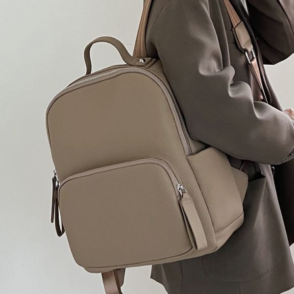 經典頭層牛皮後背包-大款 LINGWEI,後背包,經典牛皮,IPAD款,頭層牛皮,便攜IPAD, 耐久舒適,時尚配件, 商務旅行,可放筆電,筆電後背包,13吋筆電包