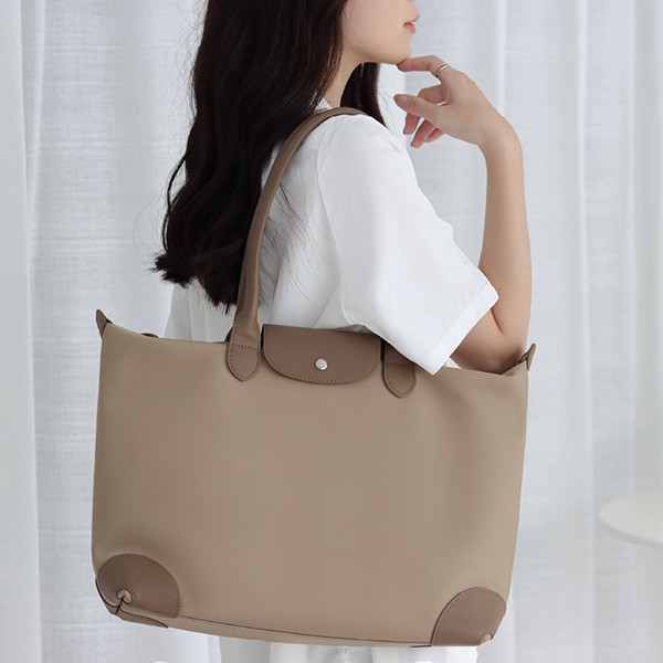 【13-14吋筆電】我的優雅日常-真皮尼龍筆電包 輕量筆電托特包,托特包,筆電包,牛津布,輕量托特包,臺灣品牌包包,包包,LINGWEI,台灣設計,lingwei,14吋筆電包,美型筆電托特包,我的優雅日常,真皮質感長柄筆電托特包