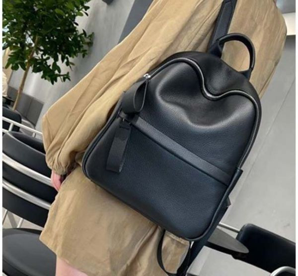 經典頭層牛皮後背包-IPAD款 LINGWEI,後背包,經典牛皮,IPAD款,頭層牛皮,便攜IPAD, 耐久舒適,時尚配件, 商務旅行,可放筆電,筆電後背包