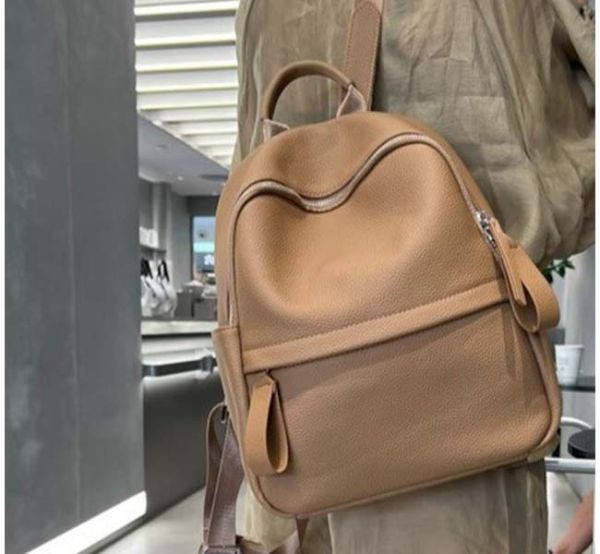 經典頭層牛皮後背包-IPAD款 LINGWEI,後背包,經典牛皮,IPAD款,頭層牛皮,便攜IPAD, 耐久舒適,時尚配件, 商務旅行,可放筆電,筆電後背包