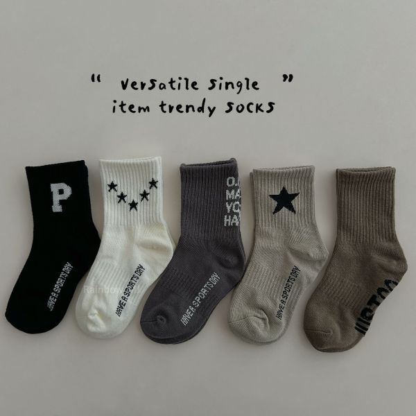 BOY休閒字母造型中筒襪 