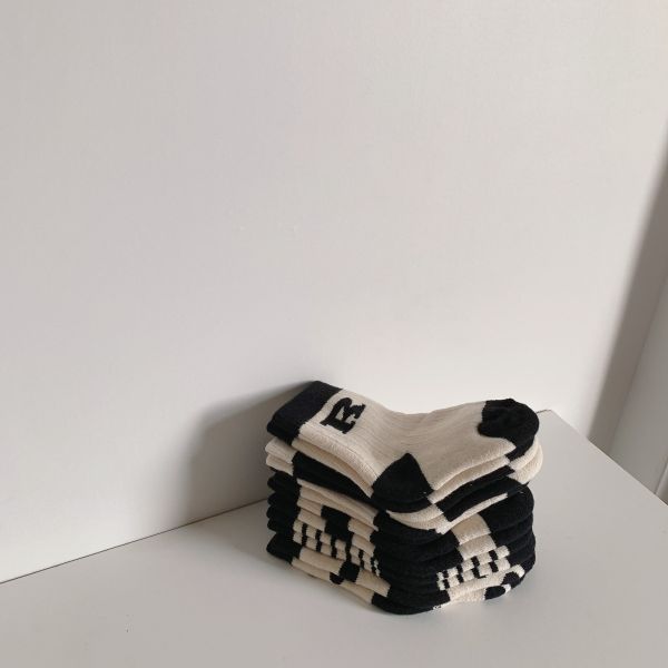 奶油黑白拼色襪｜六入 