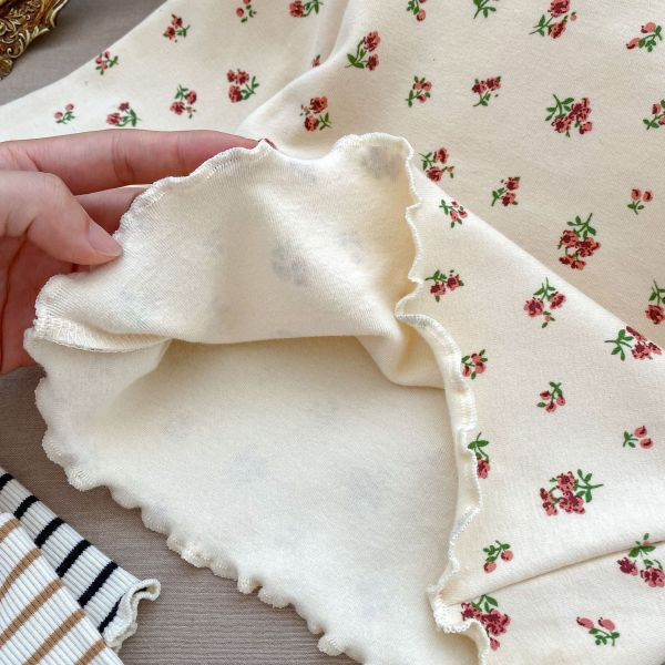 【現貨】木耳邊半高領百搭上衣 