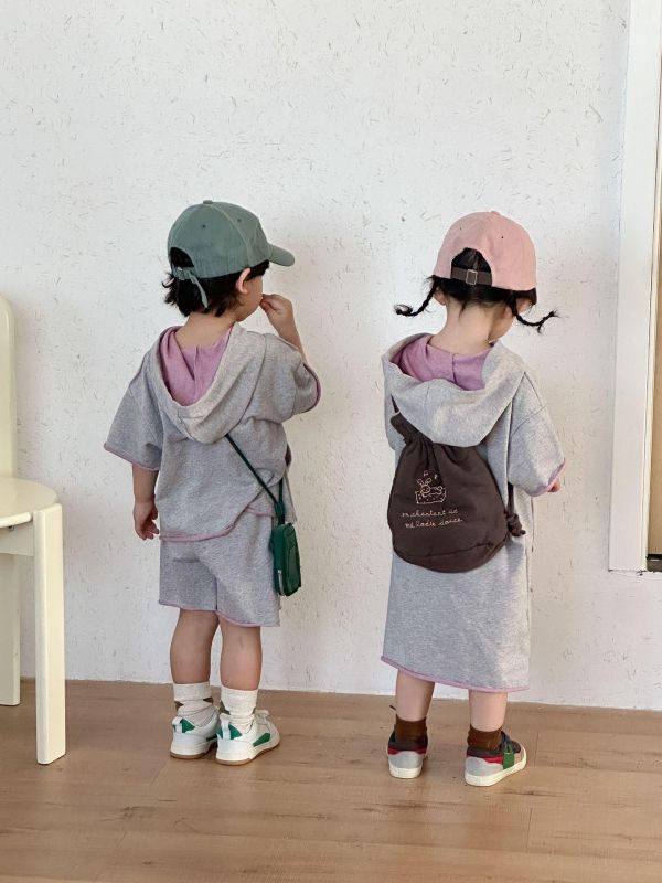 休閒又帥氣連帽兄妹裝 