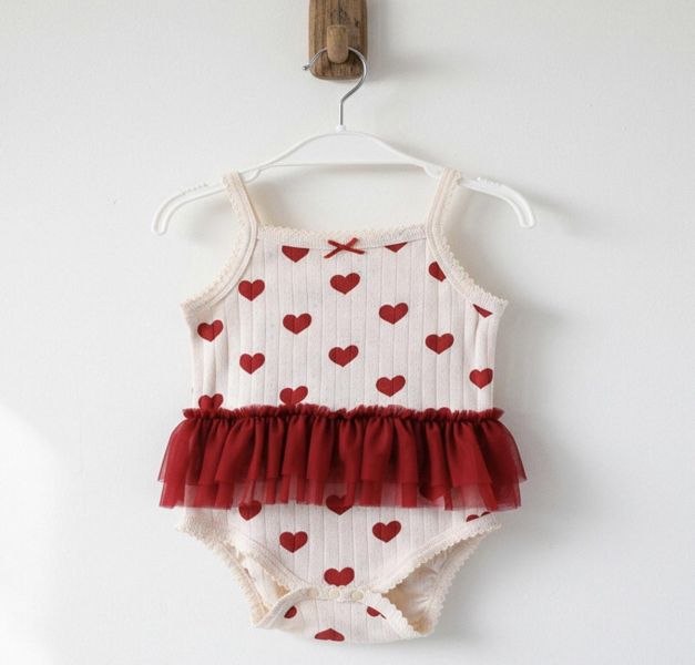 滿印小愛心蕾絲吊帶包屁 