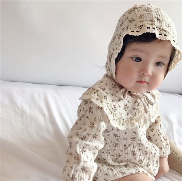 【現貨】蕾絲領滿印碎花包屁｜附帽 