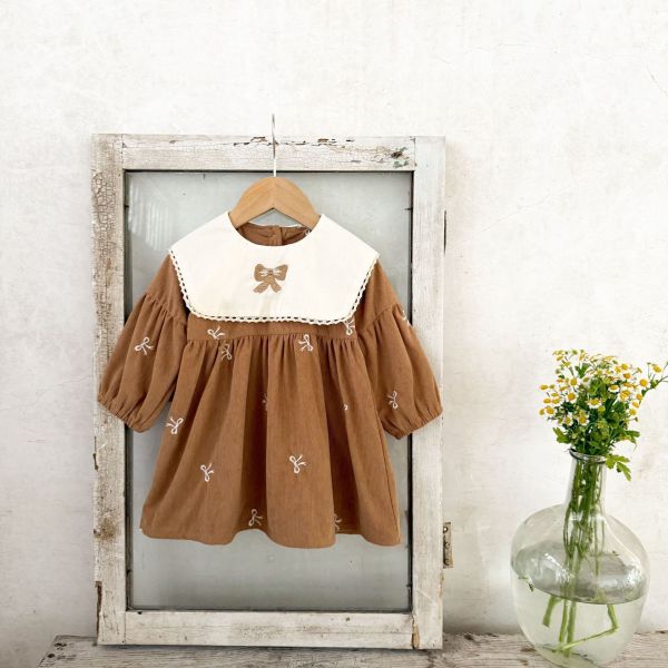 秋日蝴蝶結刺繡絨領洋裝 