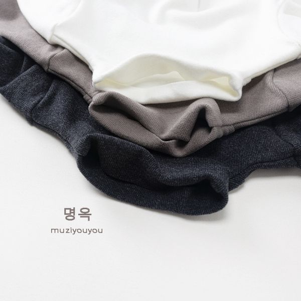 百搭半高領極簡感上衣 