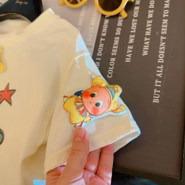 星星人印花短袖米杏tee 