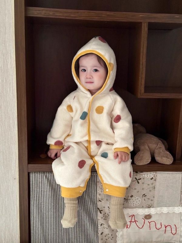 彩色點點奶油絨連身衣 