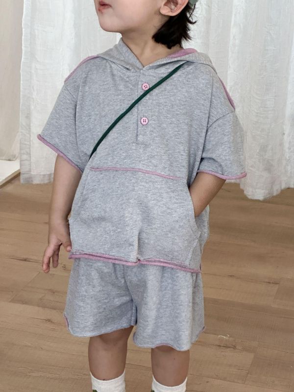 休閒又帥氣連帽兄妹裝 