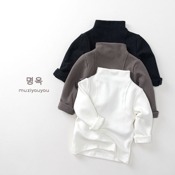 百搭半高領極簡感上衣 