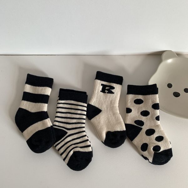 奶油黑白拼色襪｜六入 