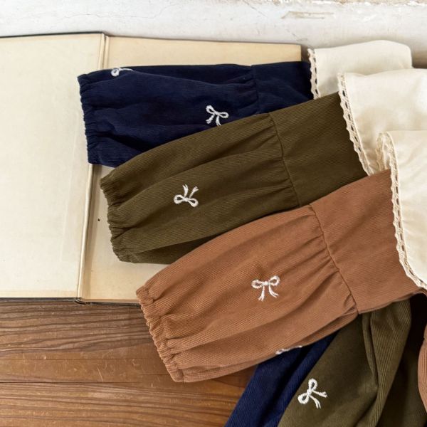 秋日蝴蝶結刺繡絨領洋裝 