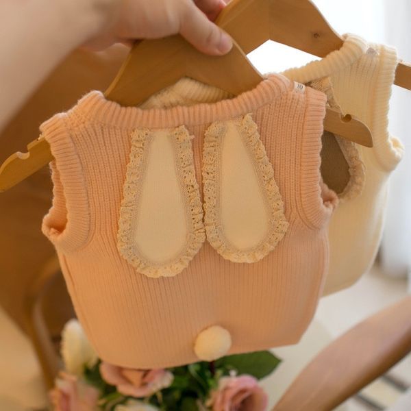 柔粉白兔尾針織背心 