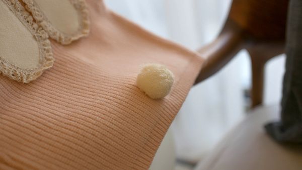 柔粉白兔尾針織背心 