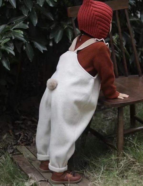 大地色！小兔尾毛絨吊帶褲 